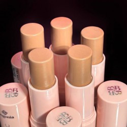 Stick pentru contur Bogenia Angelic Contour 8,5g NOCCIOLA