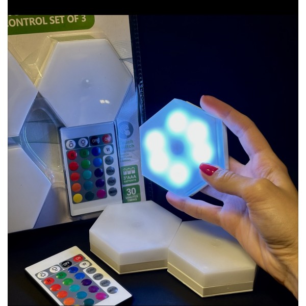 Set de trei lămpi LED cu telecomandă și iluminare de fundal în diferite culori. Lumină led cu telecomandă set de 3 Set de trei lămpi LED cu telecomandă și iluminare de fundal în diferite culori. Lumină led cu telecomandă set de 3