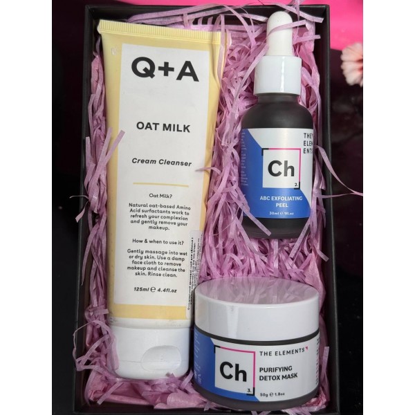 Set cadou pentru îngrijirea feței Q+A (cremă de curățare, peeling facial, mască de față) Set cadou pentru îngrijirea feței Q+A (cremă de curățare, peeling facial, mască de față)
