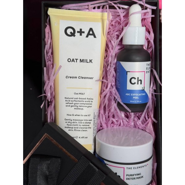 Set cadou pentru îngrijirea feței Q+A (cremă de curățare, peeling facial, mască de față) Set cadou pentru îngrijirea feței Q+A (cremă de curățare, peeling facial, mască de față)